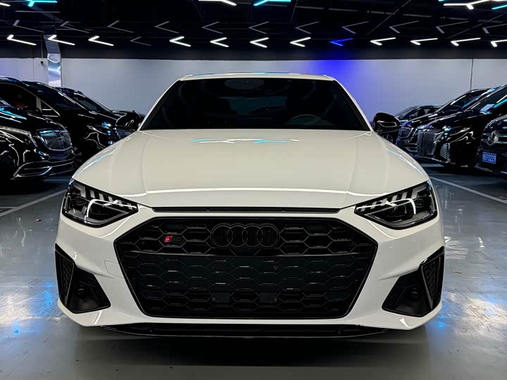 Фото 2 - Audi A4L