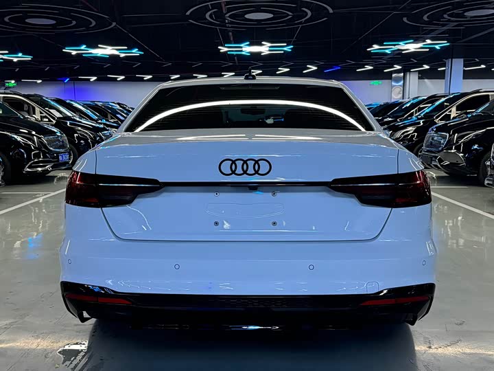 Фото 21 - Audi A4L