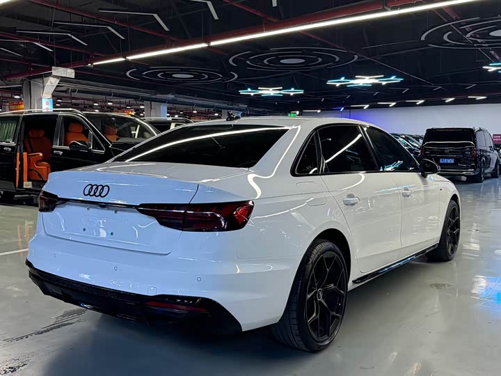 Фото 22 - Audi A4L
