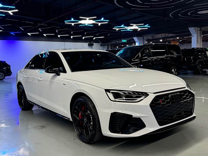 Фото 3 - Audi A4L