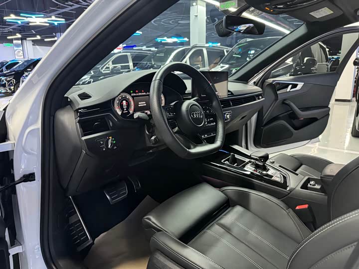 Фото 5 - Audi A4L