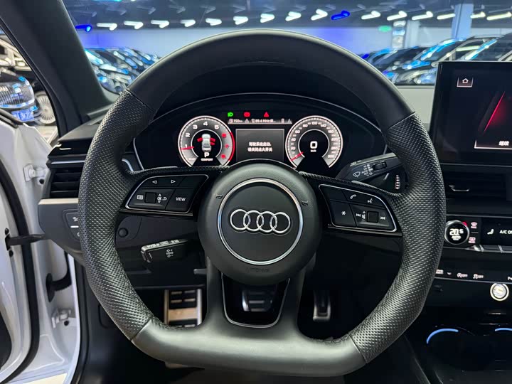 Фото 6 - Audi A4L