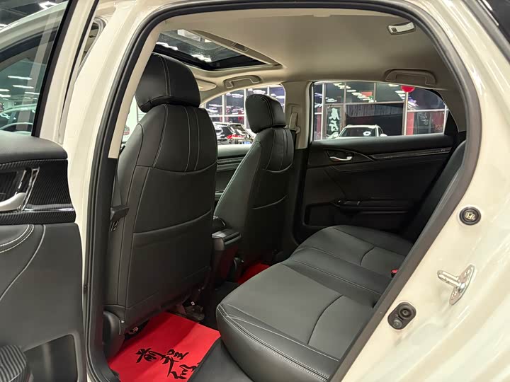 Фото 10 - Honda Civic