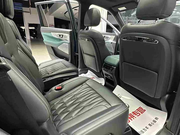 Фото 28 - GAC Trumpchi GS8