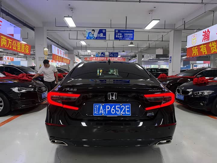 Фото 5 - Honda Accord