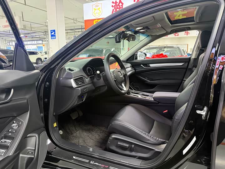 Фото 7 - Honda Accord