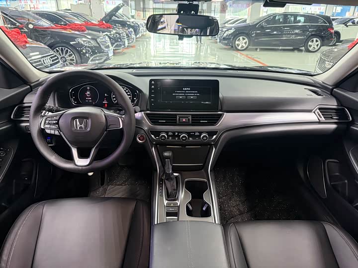 Фото 8 - Honda Accord