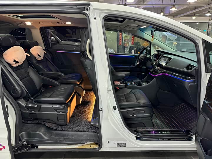 Фото 10 - Honda Odyssey