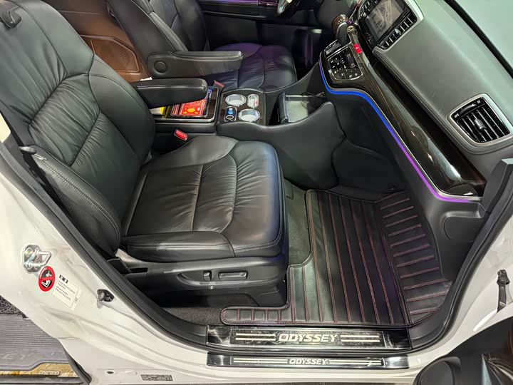 Фото 11 - Honda Odyssey