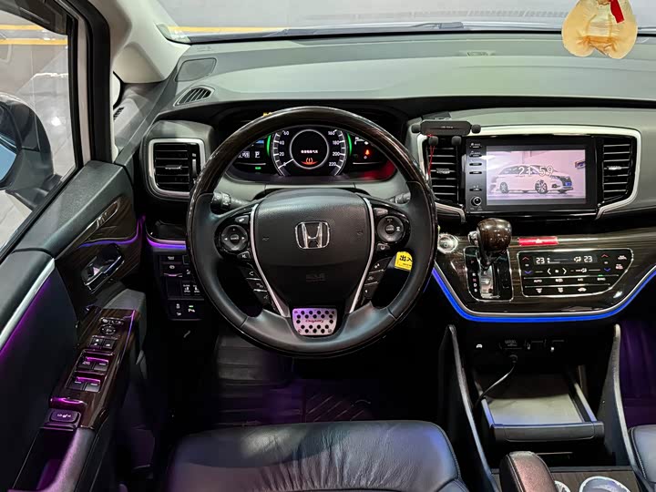 Фото 15 - Honda Odyssey