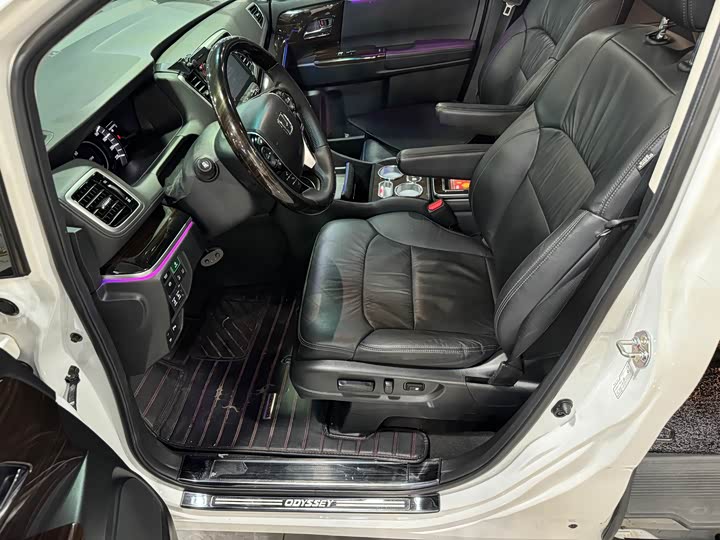 Фото 8 - Honda Odyssey