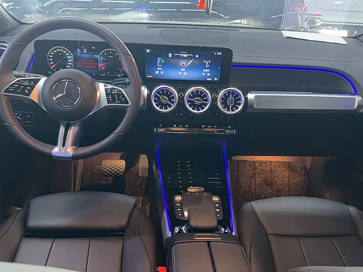 Фото 11 - Mercedes-Benz GLB-Class