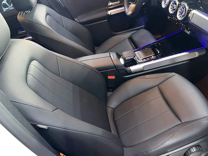 Фото 9 - Mercedes-Benz GLB-Class