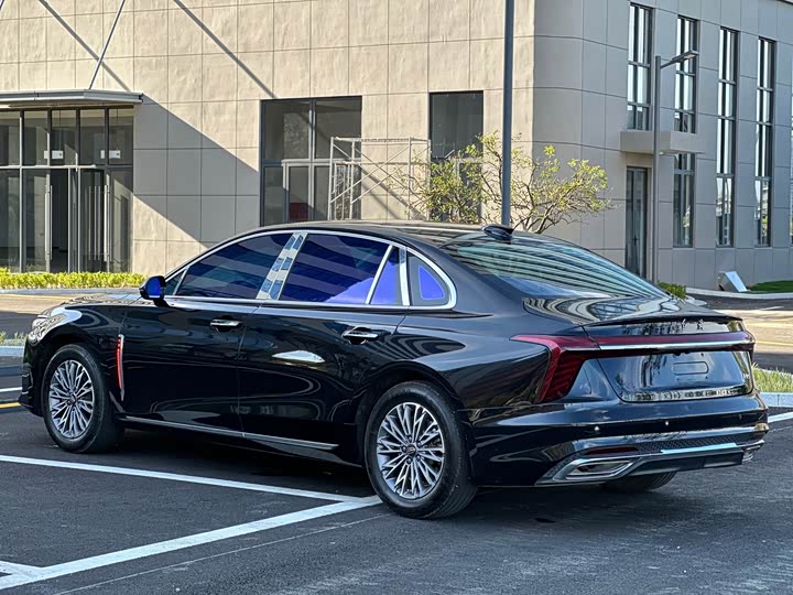 Фото 11 - Hongqi H5