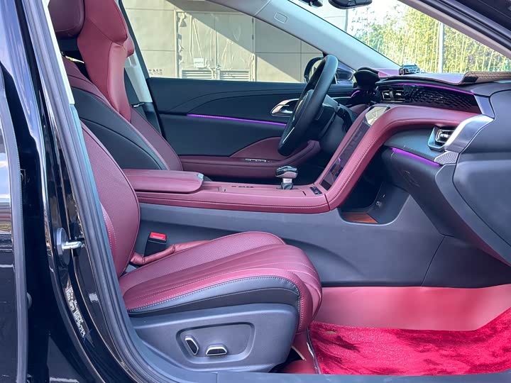 Фото 8 - Hongqi H5