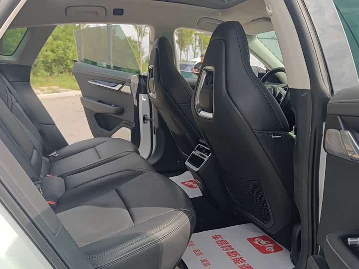 Фото 4 - Zeekr 001