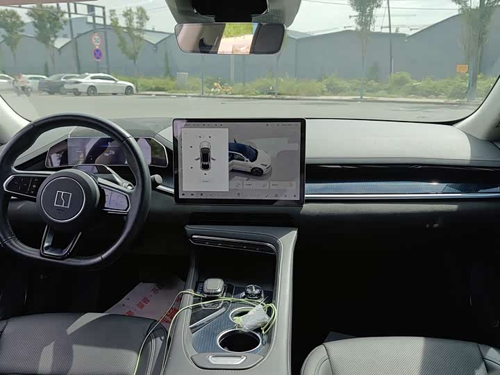 Фото 6 - Zeekr 001