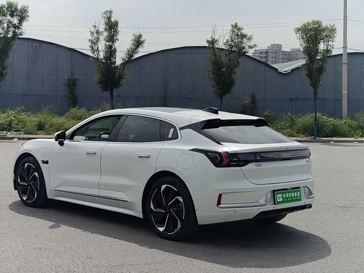 Фото 8 - Zeekr 001