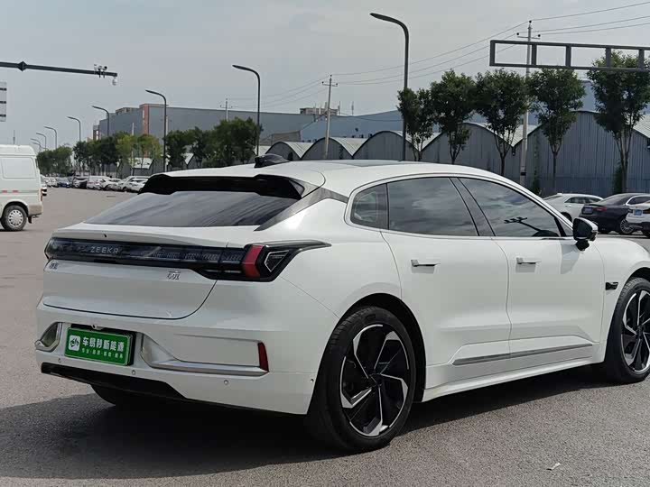 Фото 9 - Zeekr 001