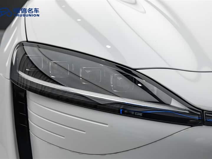 Фото 10 - Luxeed R7