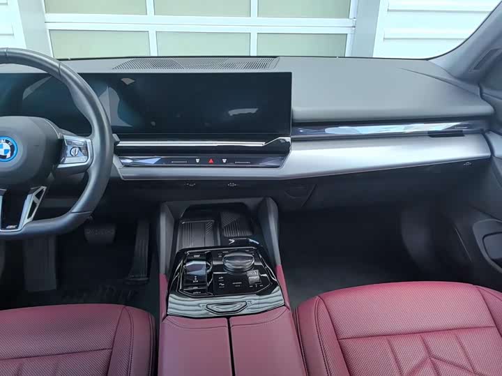 Фото 10 - BMW i5