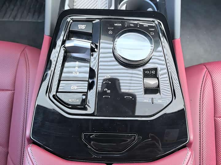 Фото 14 - BMW i5