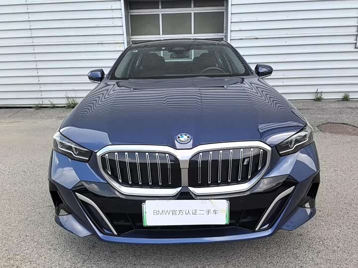 Фото 3 - BMW i5