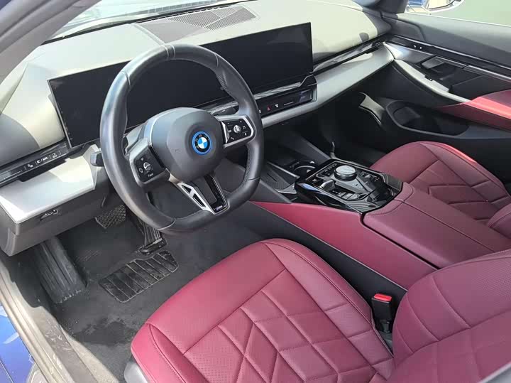 Фото 9 - BMW i5