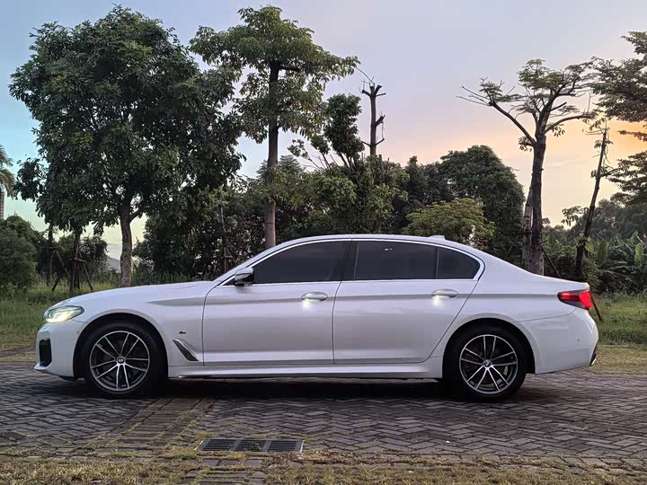 Фото 10 - BMW 5 Series