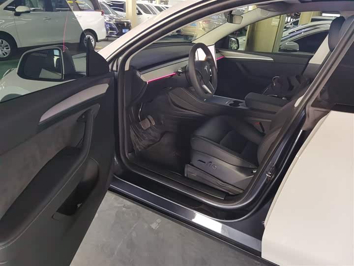 Фото 16 - Tesla Model Y