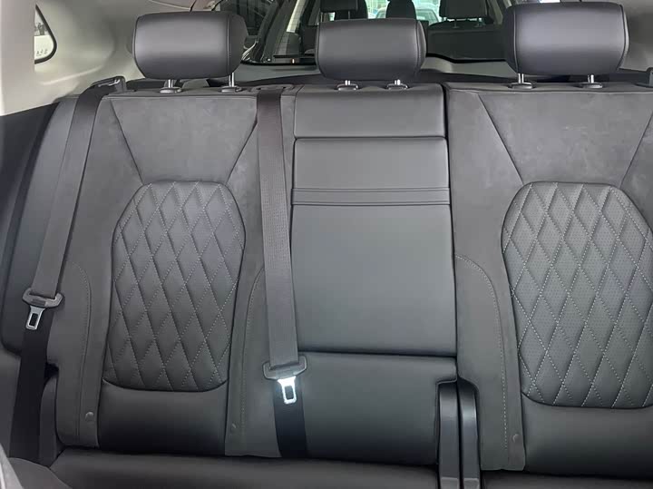 Фото 16 - Hongqi HS5