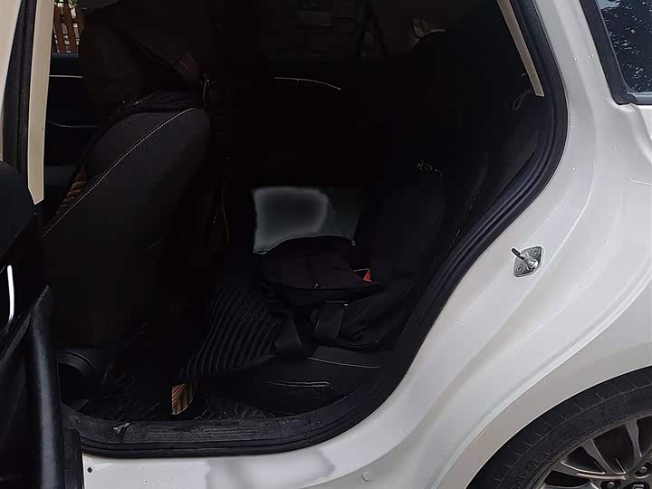 Фото 15 - Bestune B70