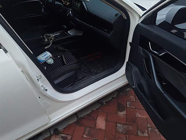 Фото 20 - Bestune B70