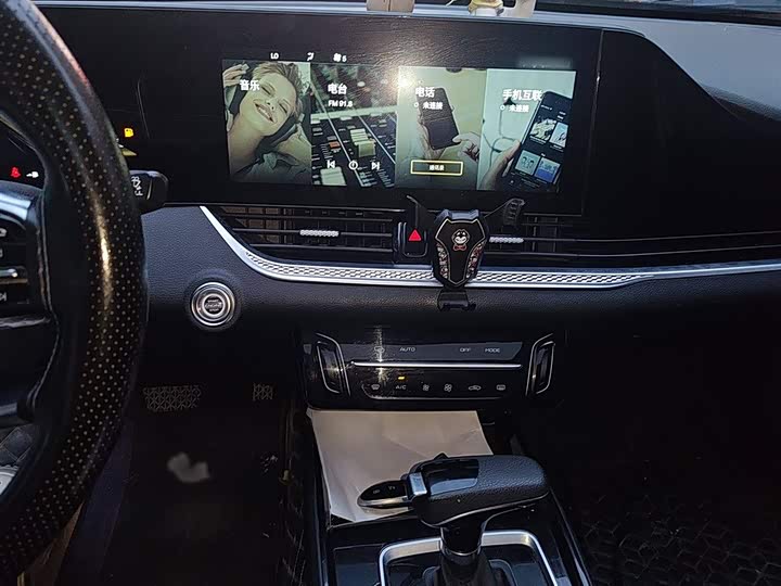 Фото 6 - Bestune B70