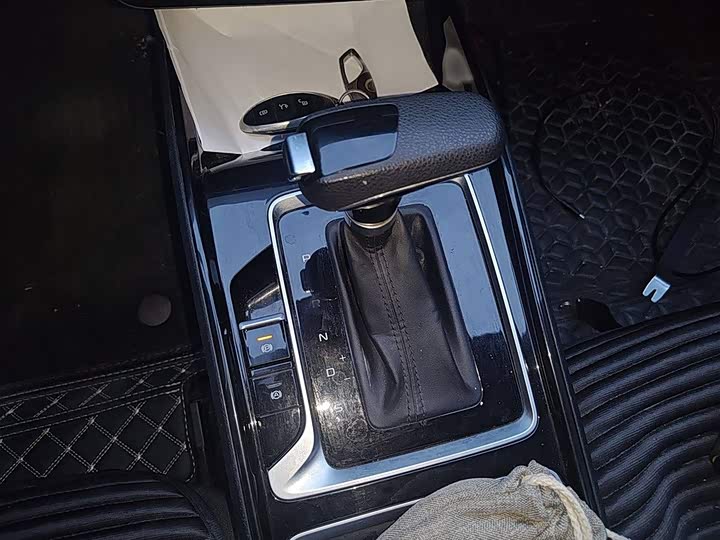 Фото 7 - Bestune B70