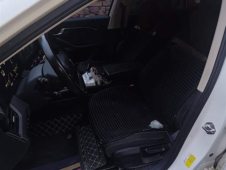 Фото 8 - Bestune B70