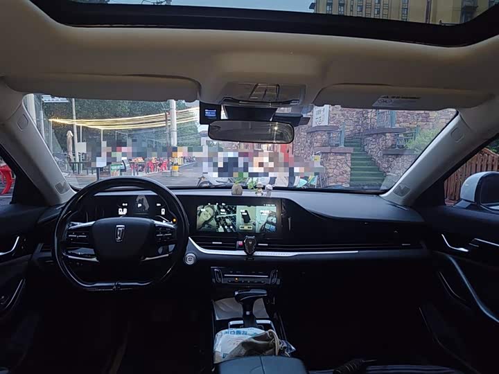 Фото 9 - Bestune B70