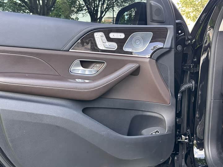 Фото 16 - Mercedes-Benz GLS-Class