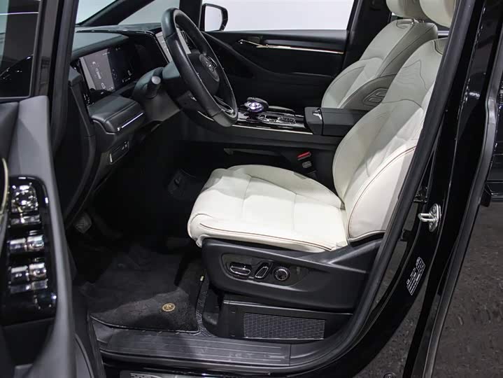 Фото 10 - GAC Trumpchi M8