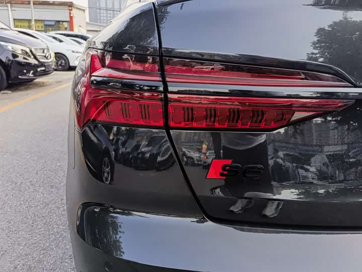 Фото 12 - Audi S6