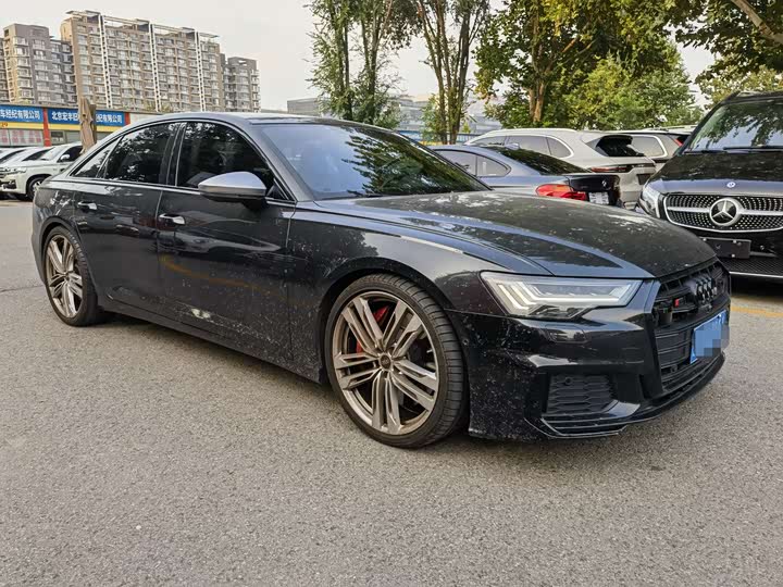 Фото 2 - Audi S6