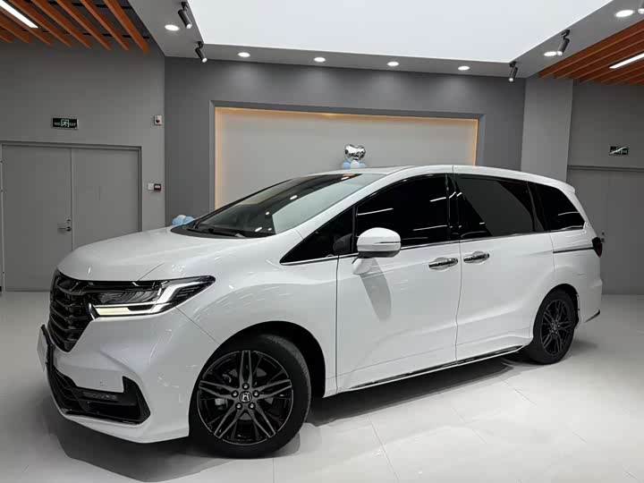 Фото 1 - Honda Odyssey