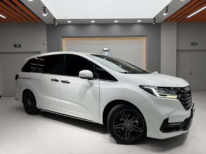 Фото 3 - Honda Odyssey