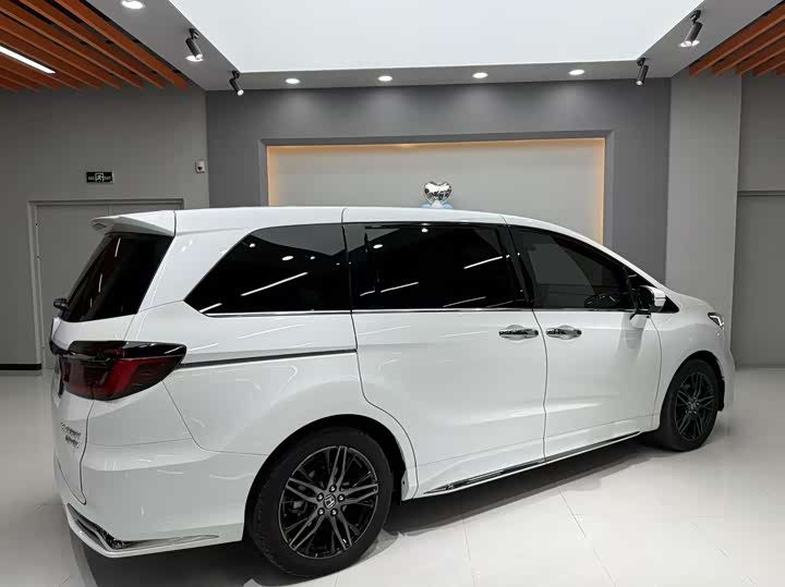 Фото 4 - Honda Odyssey