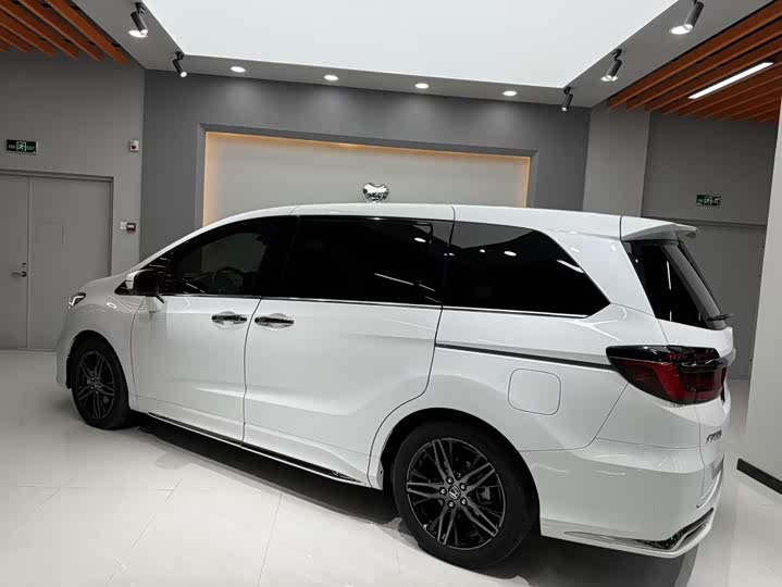 Фото 6 - Honda Odyssey