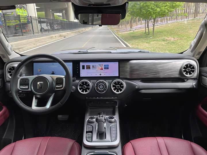 Фото 10 - Tank 300