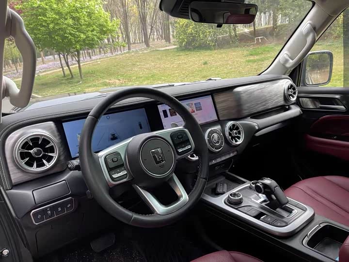 Фото 7 - Tank 300