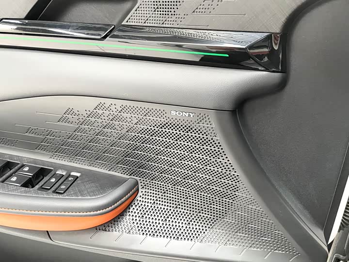 Фото 11 - Changan UNI-V