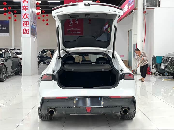 Фото 17 - Changan UNI-V