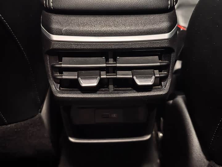 Фото 12 - Geely Emgrand